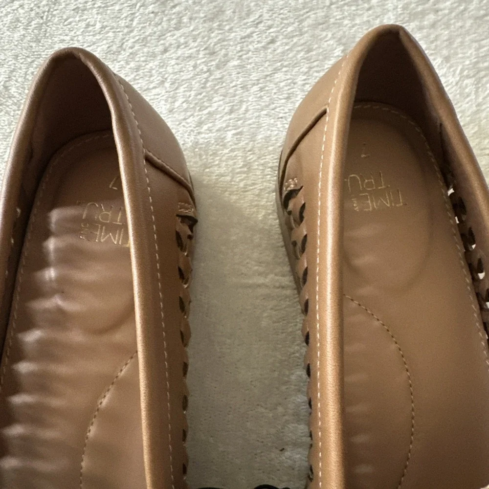 Time and Tru Brown Loafers - Picture 3 of 13